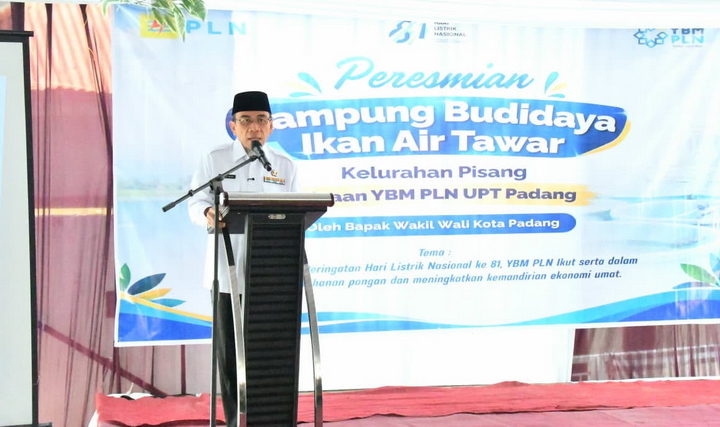 Wakil Wali Kota Padang Maigus Nasir memberikan sambutan saat peresmian Kampung Budi Daya Ikan Air Tawar di Kelurahan Pisang.