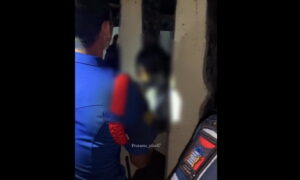 Dua Jam Terjepit di Sela Tiang Pendopo Kos, Mahasiswi di Ulak Karang Padang Dievakuasi Tim Damkar