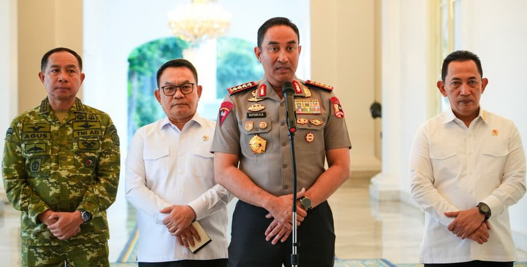 Kapolri Jenderal Suyudi Ario Seto menyampaikan keterangannya usai mengikuti rapat terbatas yang dipimpin Presiden Prabowo Subianto di Istana Merdeka, Jakarta, pada Senin, 19 Oktober 2026. Foto: BPMI Setpres