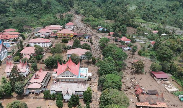 Dua Orang Masih Hilang dan Puluhan Fasilitas Rusak Akibat Galodo di Arosuka Solok